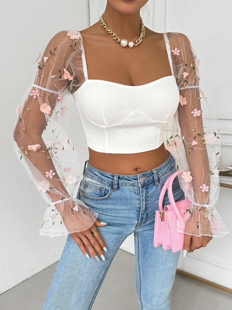 Prive Top corto de primavera/verano para mujeres con decoracion de flores 3D y mangas de trompeta de malla