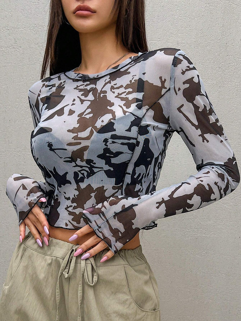 DAZY Top corto de malla entallado con flores tenidas y mangas cortas transparentes con cuello redondo para mujer