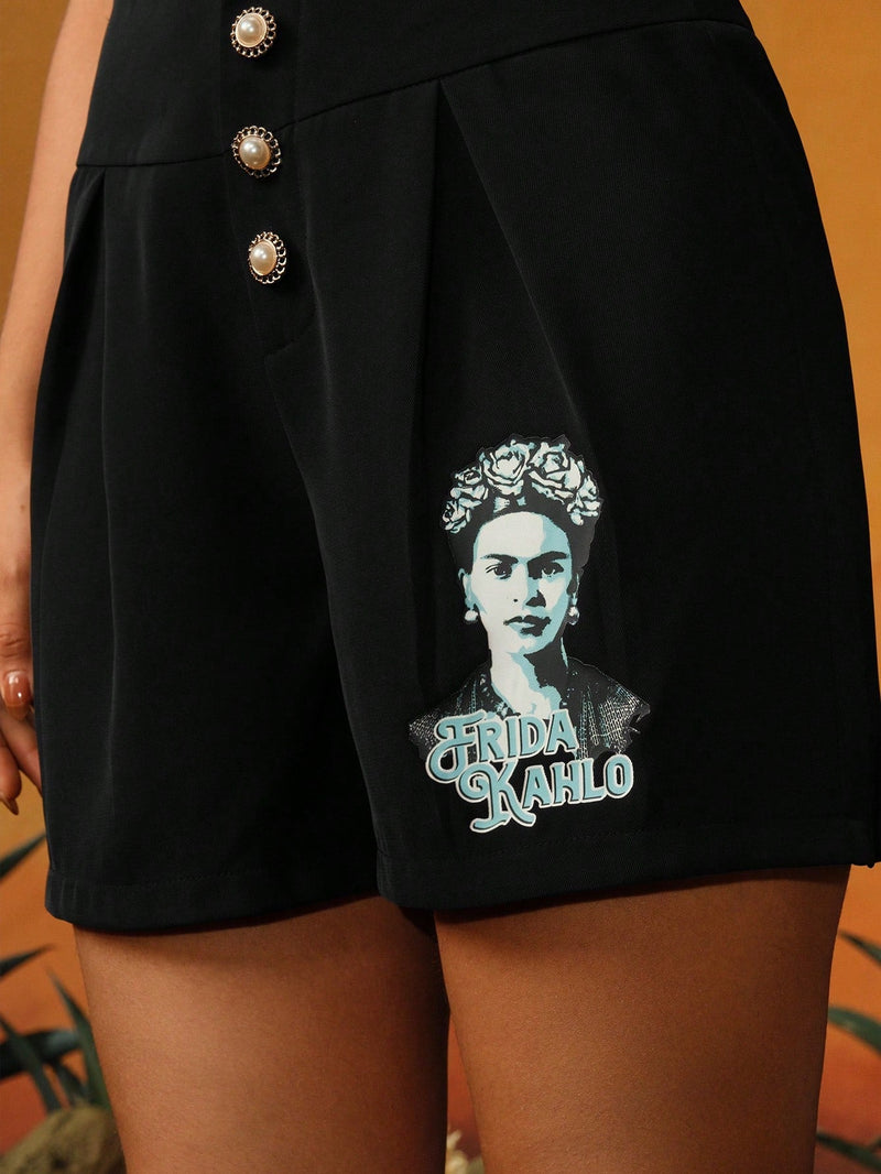 Frida Kahlo X  Shorts de mujer de pliegues doblados y abotonadura simple con impresion de letras y personajes, ideales para verano