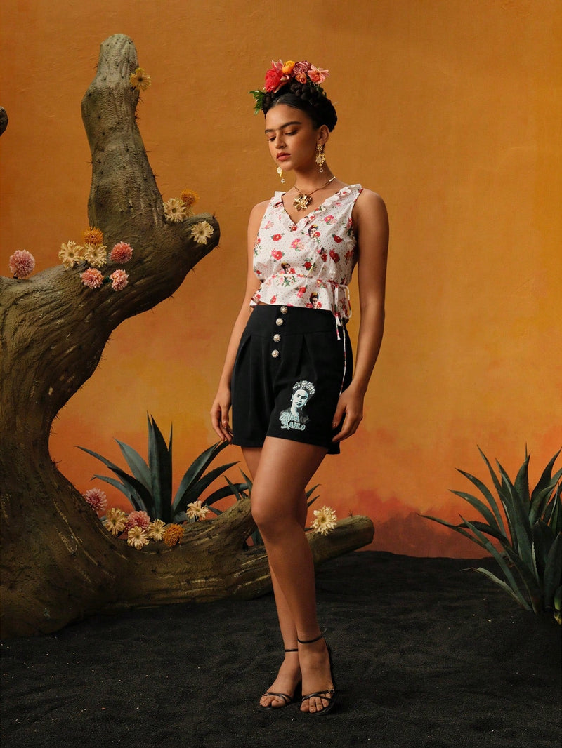 Frida Kahlo X  Shorts de mujer de pliegues doblados y abotonadura simple con impresion de letras y personajes, ideales para verano