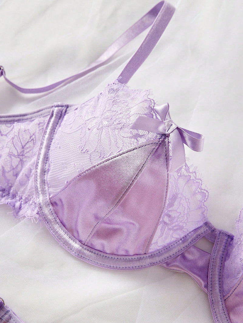 Conjunto de lenceria sexy con detalles romanticos de encaje, que incluye brasier y panty