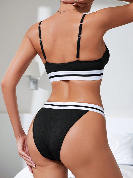 Conjunto informal sin costuras de camiseta cami con rayas de bloque de color y braguitas triangulares, 2 piezas