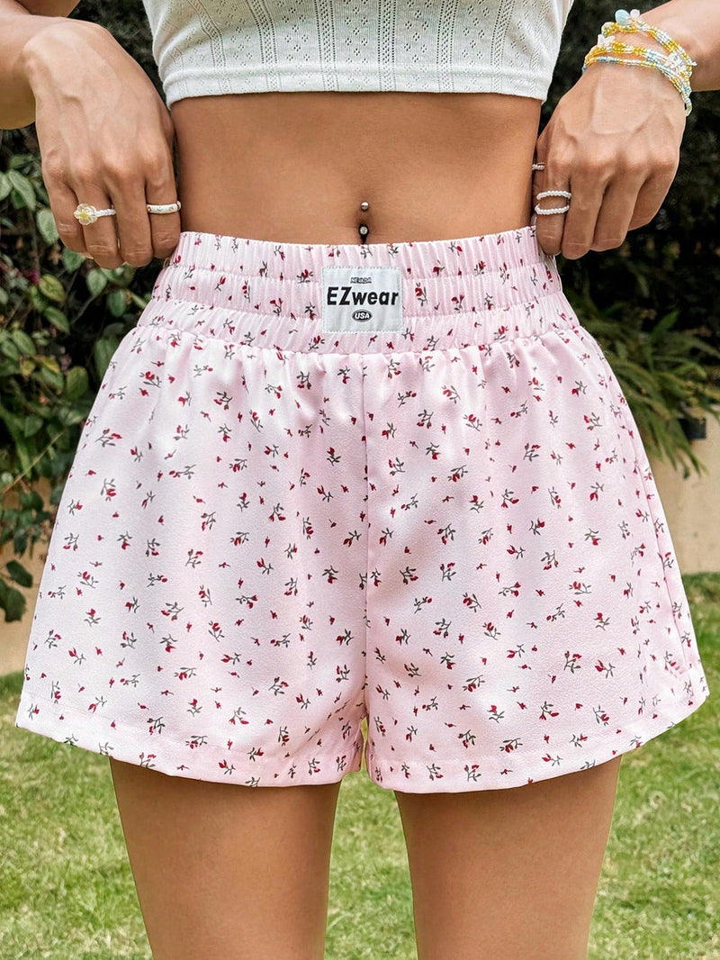 EZwear Shorts de pierna ancha con detalles de parches de letras en estampado floral rosa para salir en verano