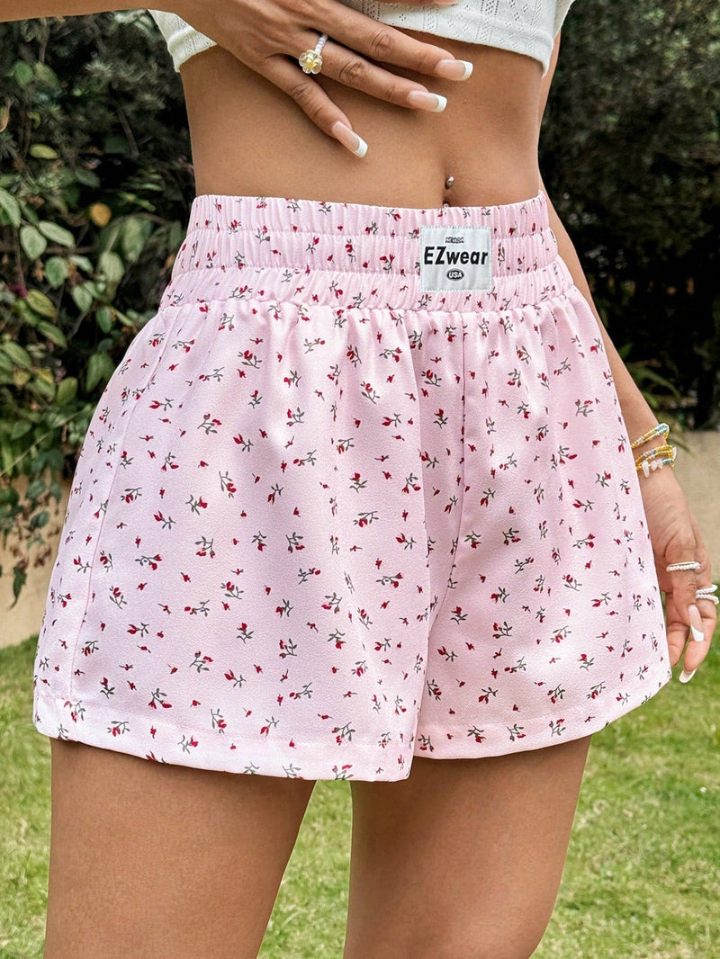 EZwear Shorts de pierna ancha con detalles de parches de letras en estampado floral rosa para salir en verano