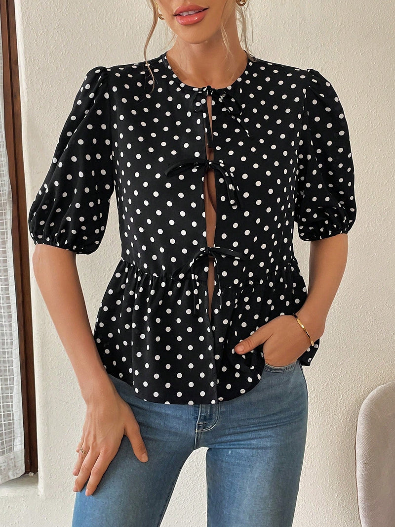 Essnce Blusa corta informal tejida con mangas cortas abullonadas para mujer 2024, blusa corta negra y blanca con lunares redondos en el cuello y botones frontales, coleccion de ropa de calle, primavera/verano