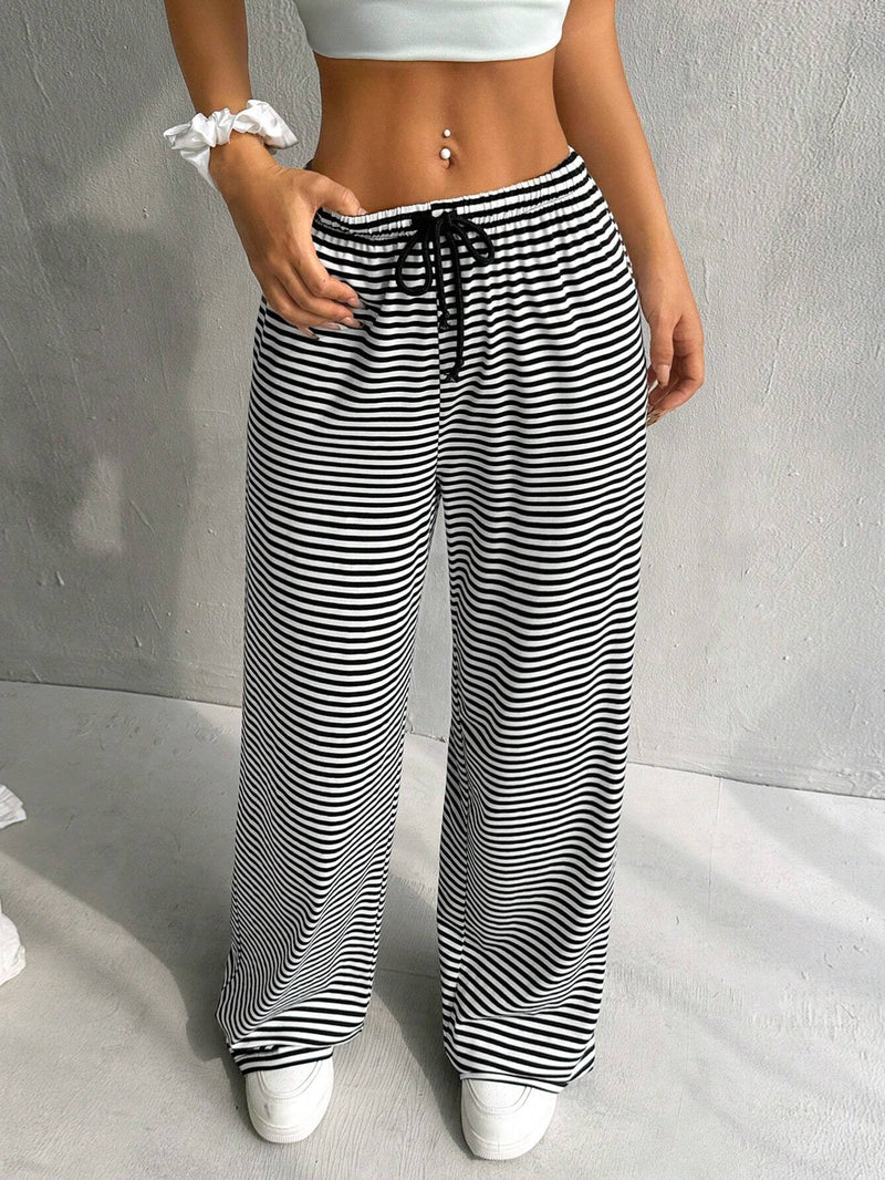 EZwear Pantalones casuales para mujeres con cintura elastica y estampado de rayas en blanco y negro