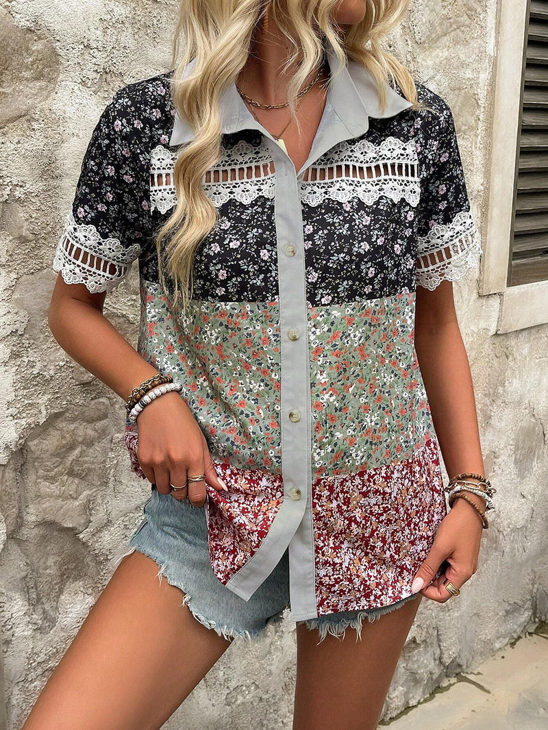 Camisa de mujer con botones de manga corta con estilo de vacaciones con estampado floral