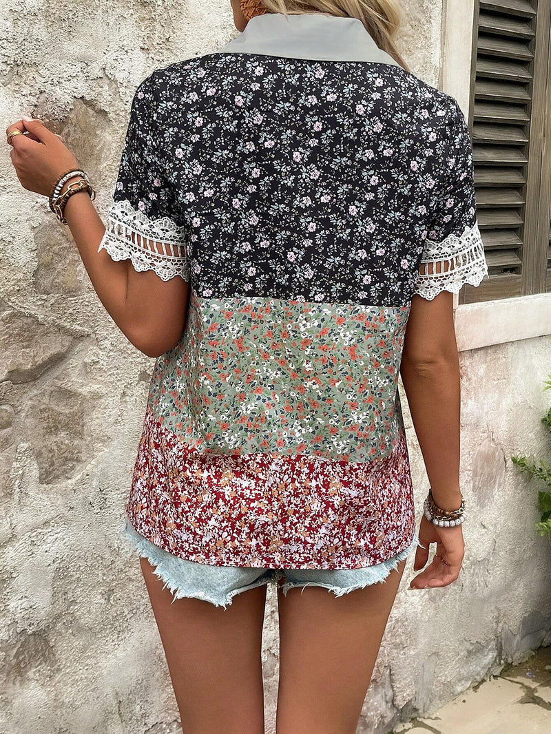 Camisa de mujer con botones de manga corta con estilo de vacaciones con estampado floral