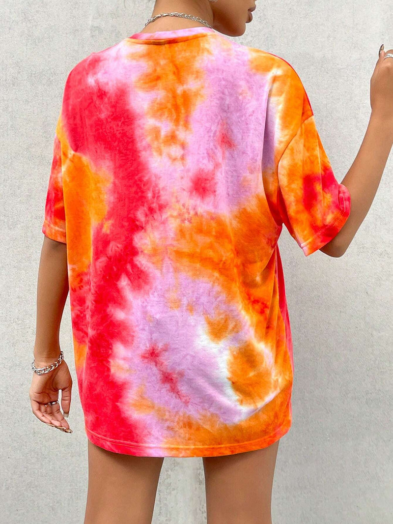 Camiseta casual de verano holgada para mujeres con cuello redondo, mangas caidas, patron de alfabeto y estampado de tie-dye