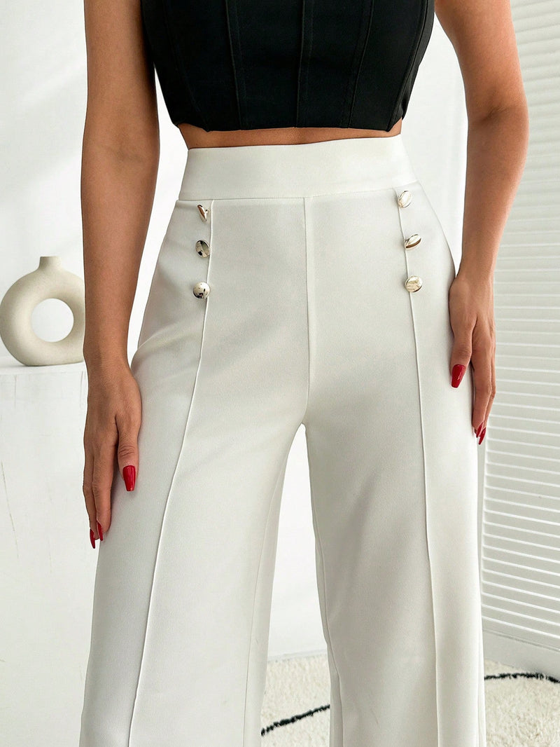 Pantalon palazzo de pierna ancha blanco con detalle de botones