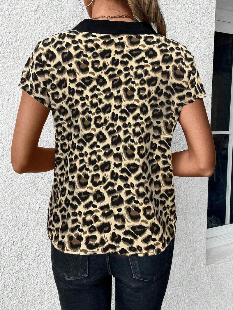 Camisa de manga corta de verano con cuello en V y estampado de leopardo