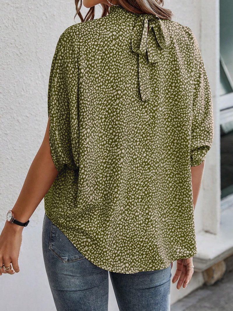 Camisa de manga murcielago suelta con cuello alto y estampado completo para mujer, ideal para vacaciones