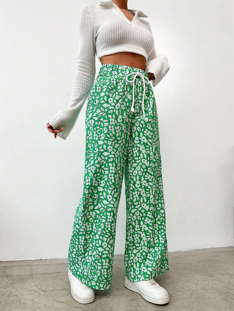 Pantalones largos con cintura con cordon y estampado floral