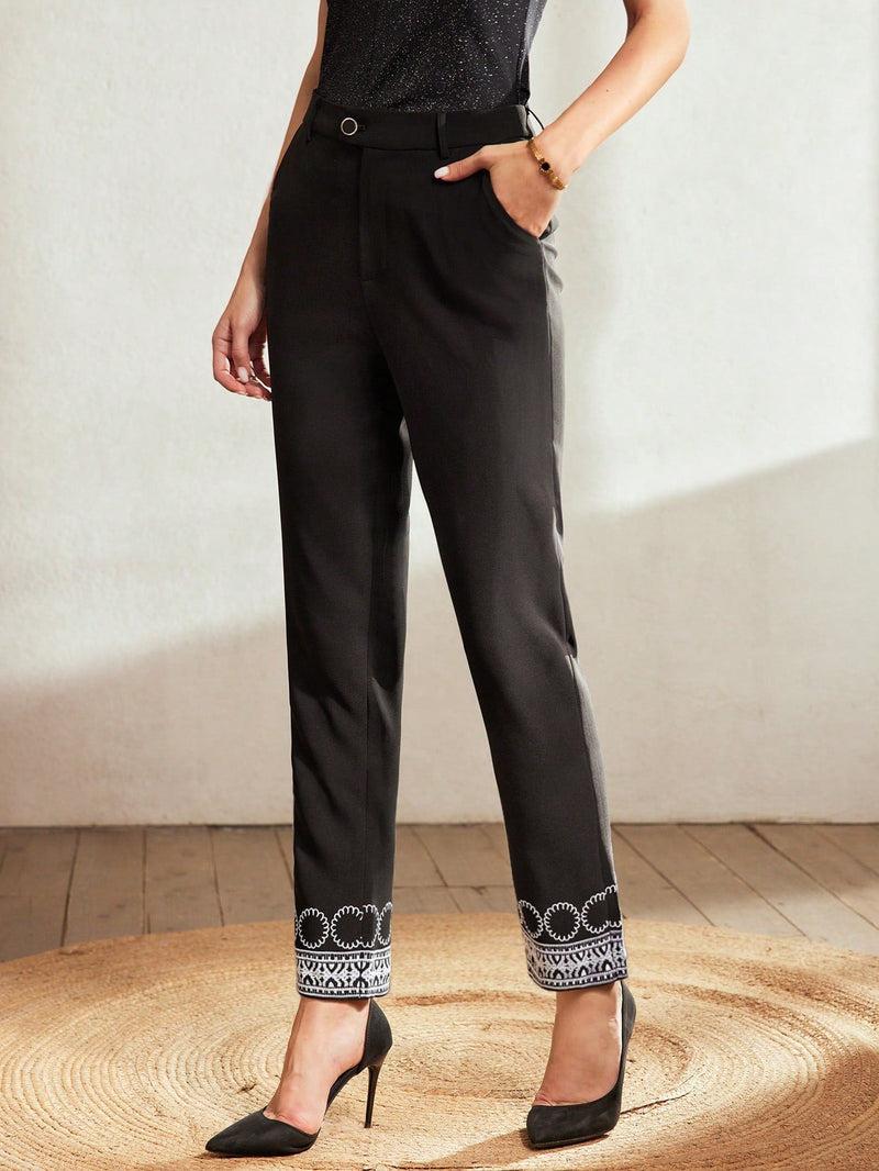 Motf classy pantalones con detalle de bordado y bolsillo oblicuo