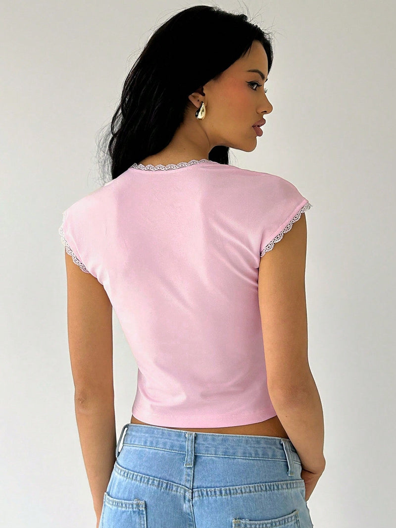 Camiseta de verano para mujer con cuello de cisne con encaje contrastante y mangas de sombrero decoradas con lazo