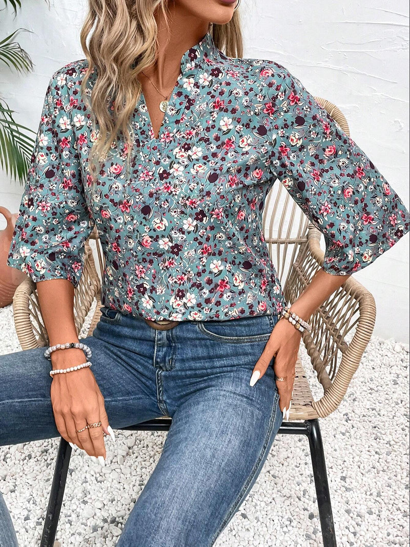 Camisa casual de vacaciones para mujer con estampado floral suelto, cuello en V acanalado y mangas acampanadas