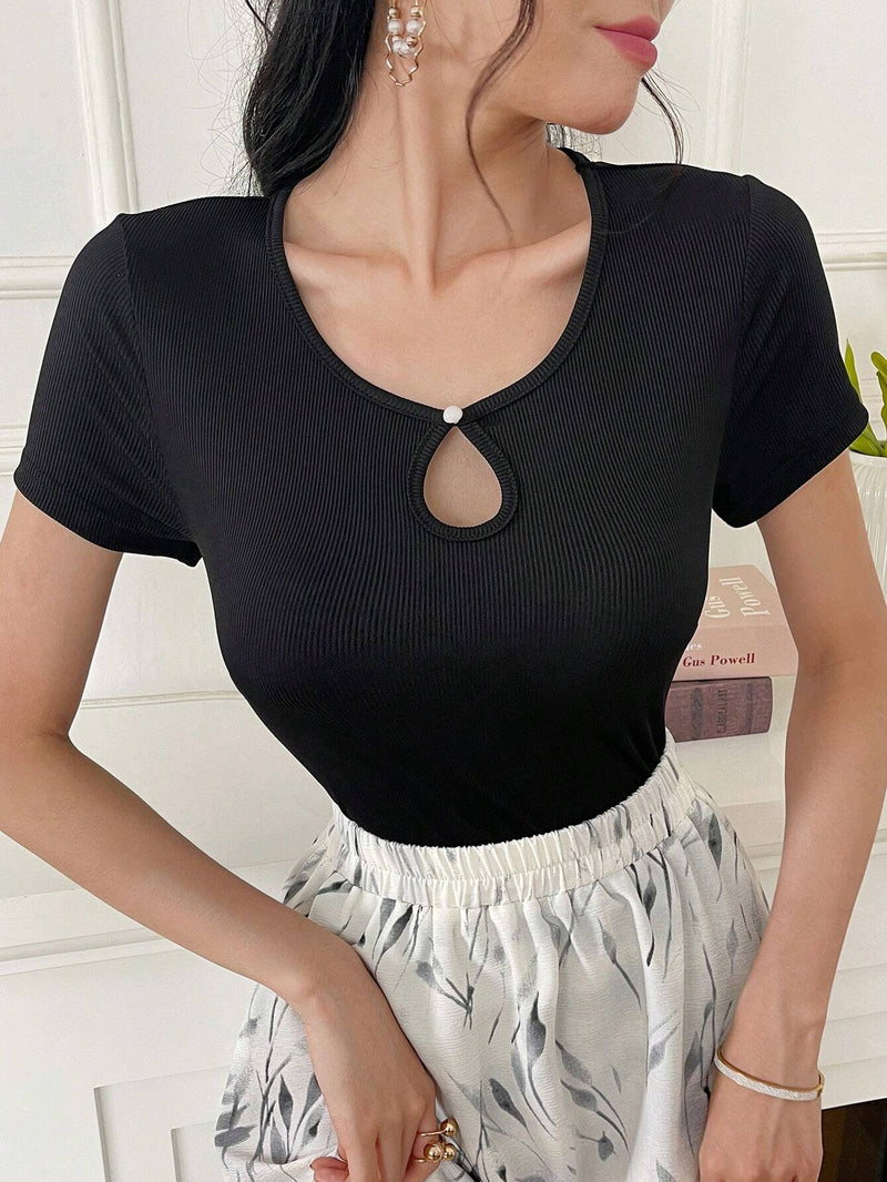 Mulvari Camiseta de verano para mujer de unicolor ajustada con cuello de cerradura y recorte hueco