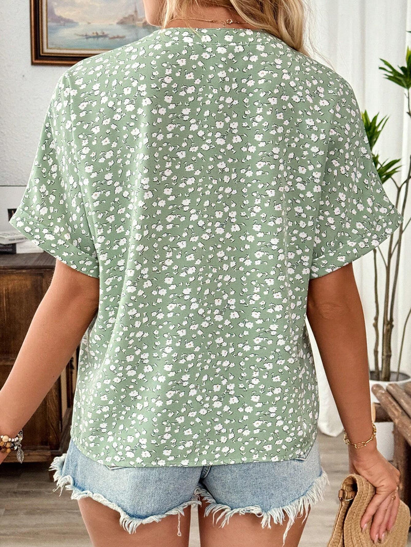 Blusa con estampado floral pequeno y mangas estilo murcielago