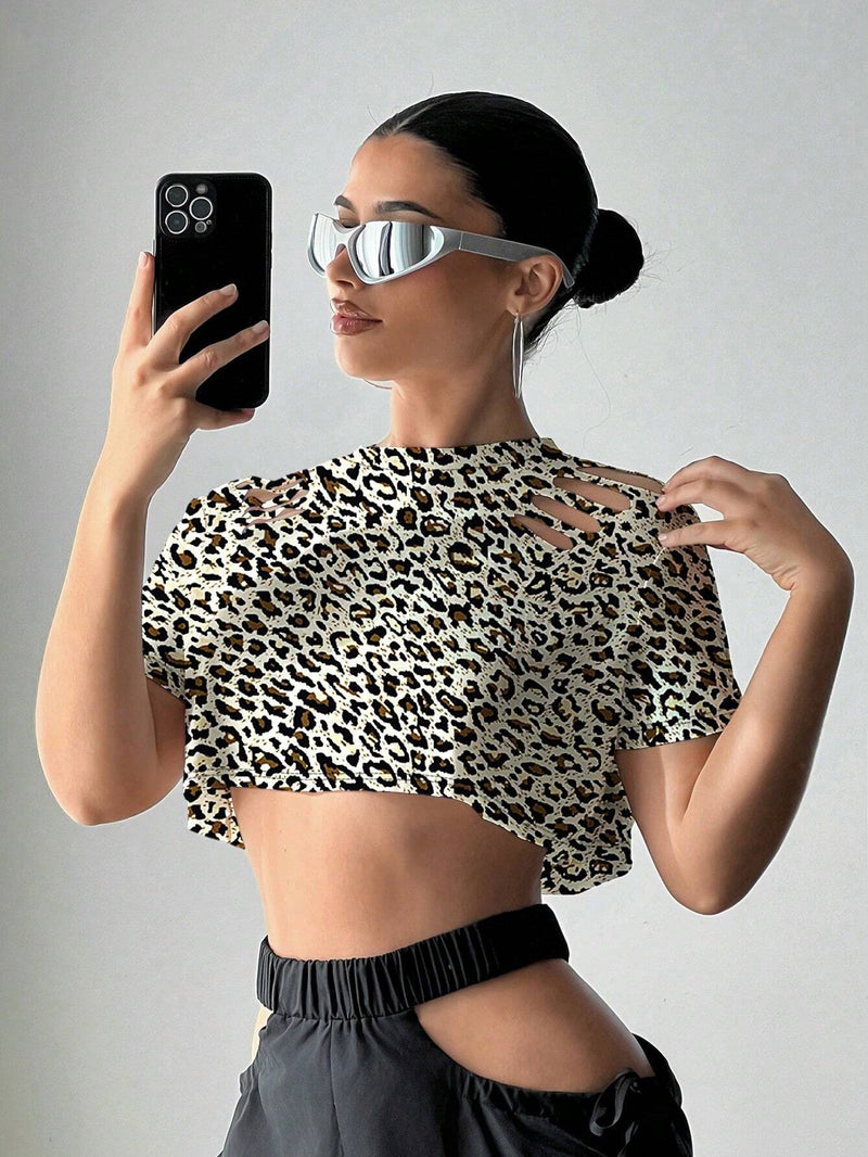 Camiseta informal de mangas cortas y cuello redondo con estampado de leopardo y dees desgastados para mujer en verano