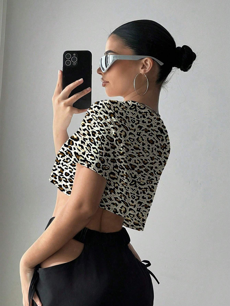 Camiseta informal de mangas cortas y cuello redondo con estampado de leopardo y dees desgastados para mujer en verano