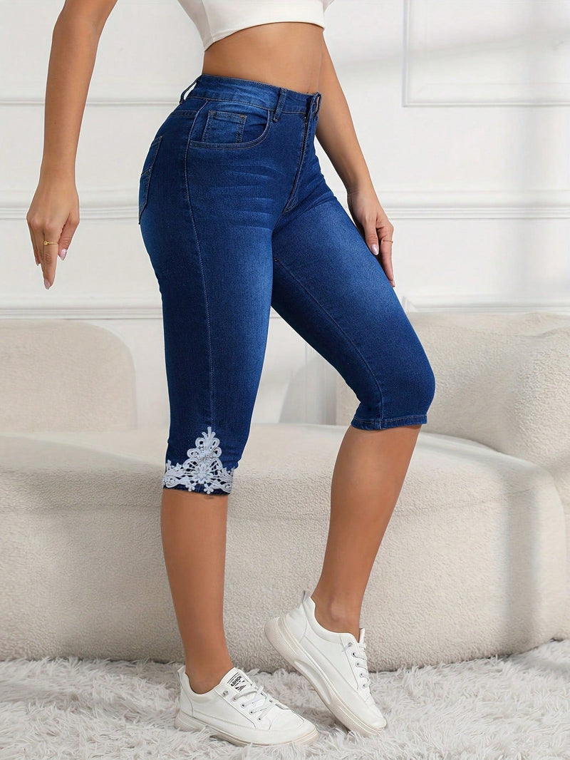 Jeans ajustados elasticos para mujer con bolsillos estampados florales y diseno corto