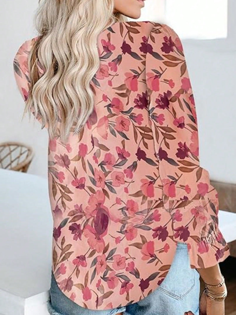 Blusa con estampado floral con cuello de lazo y mangas con vuelo