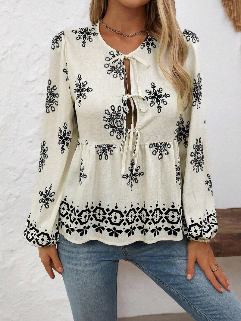 Blusa acampanada con cuello de lazo y mangas de linterna con estampado floral y volantes