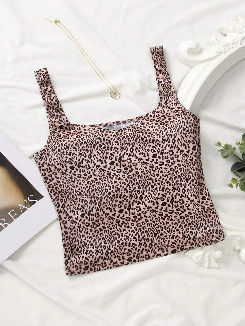 Top corto con estampado de leopardo para el verano