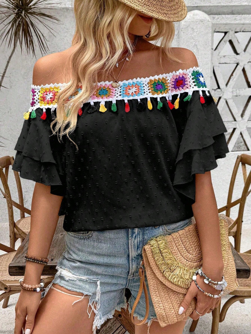 Blusa de hombros descubiertos con borlas en el borde