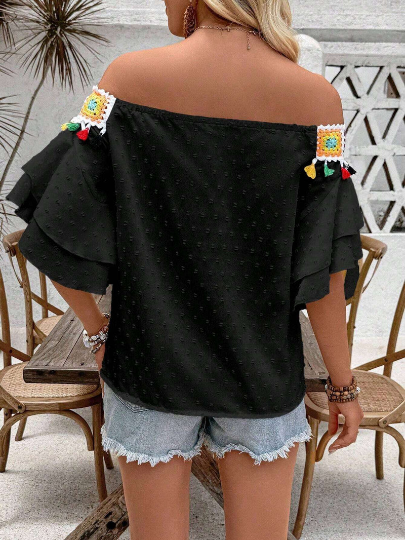 Blusa de hombros descubiertos con borlas en el borde