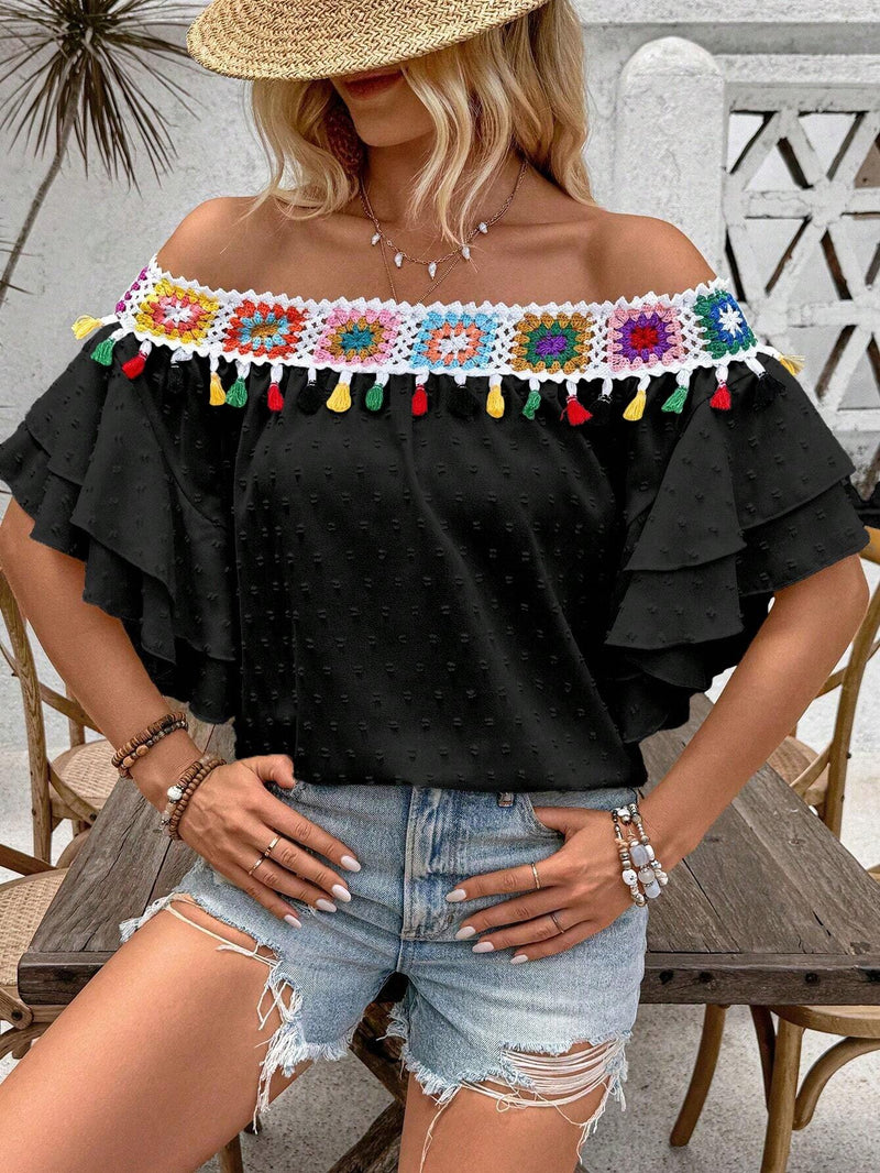 Blusa de hombros descubiertos con borlas en el borde