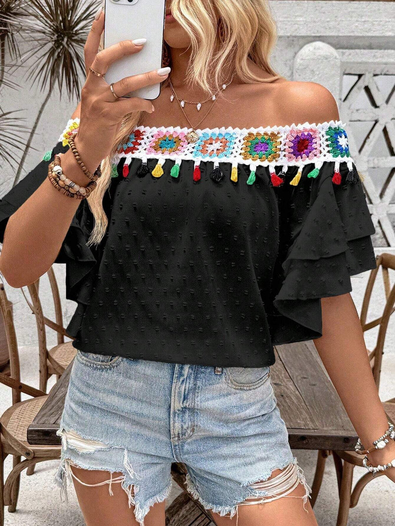 Blusa de hombros descubiertos con borlas en el borde