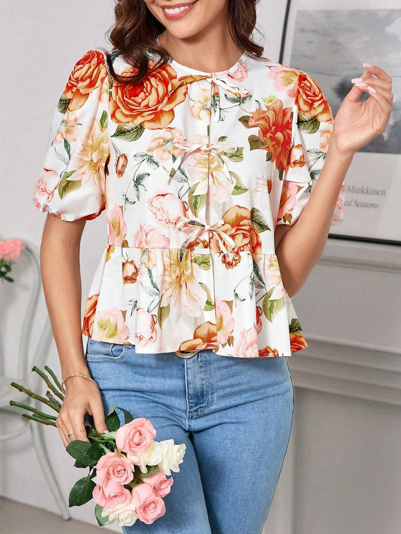 Blusa de cuello redondo con mangas gigot y textura de patron floral de tela