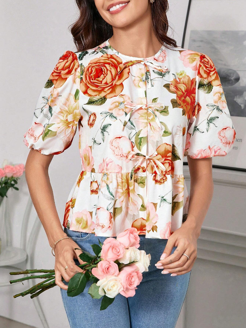 Blusa de cuello redondo con mangas gigot y textura de patron floral de tela