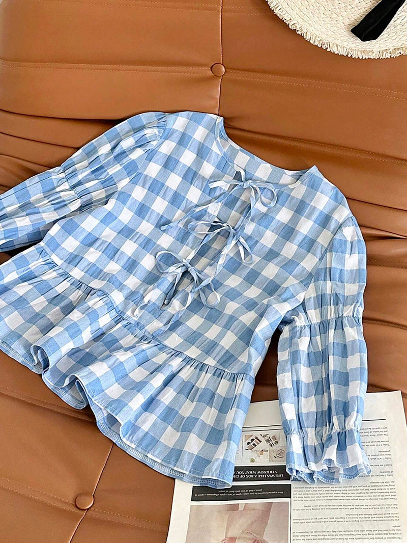 Camisa de cuadros con cuello redondo y manga larga, lazo frontal, dees de encaje y pliegues de fruncido, perfecta para la temporada de graduacion