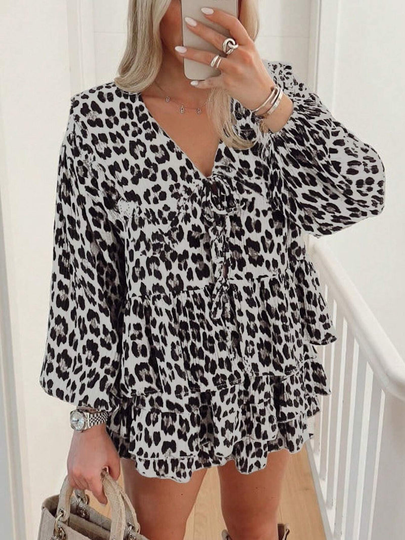 Blusa con estampado de leopardo, dobladillo con lazo y borde de volantes