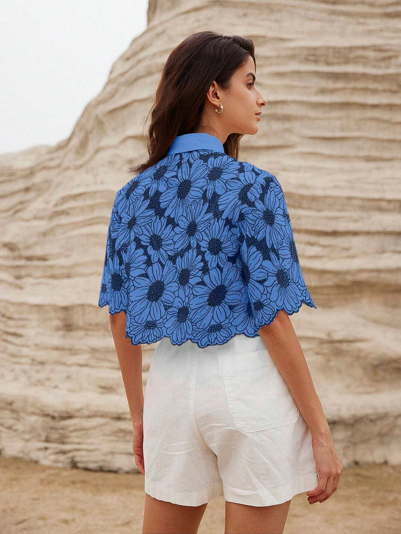 Camisa de verano elegante con bordado de margaritas al azar y mangas cortas ahuecadas para mujer