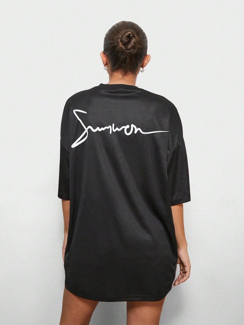 SUMWON WOMEN Camiseta de jersey oversize con hombros caidos y grafico