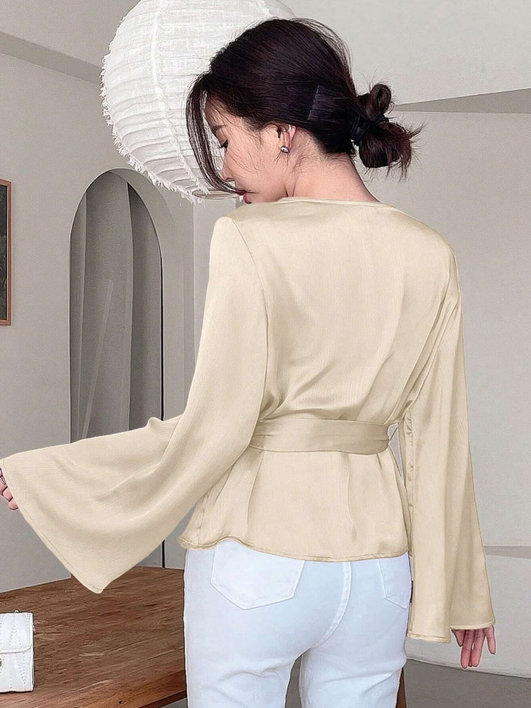 Dazy Designer Camisa de manga larga de unicolor con cuello en V drapeado y cintura con cordon para mujer