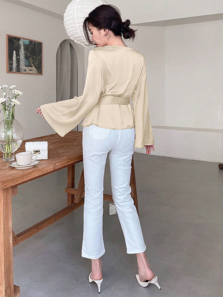 Dazy Designer Camisa de manga larga de unicolor con cuello en V drapeado y cintura con cordon para mujer