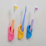 Soporte de cepillo de dientes de pared de 1pc, diseño de zapato, ahorro de espacio, almacenamiento de cepillo de dientes de baño de plástico sin taladro, organizador de cepillo de dientes, uso sin electricidad