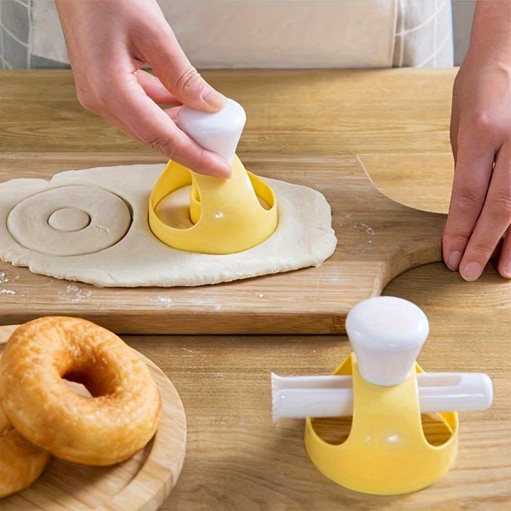 2 piezas de kit de fabricación de donas DIY - Molde de plástico PP no adherente con cuchara y pinzas, herramienta de cocina fácil de usar para donas caseras, suministros para fabricar donas, esenciales para hornear, diseño juguetón, plástico duradero