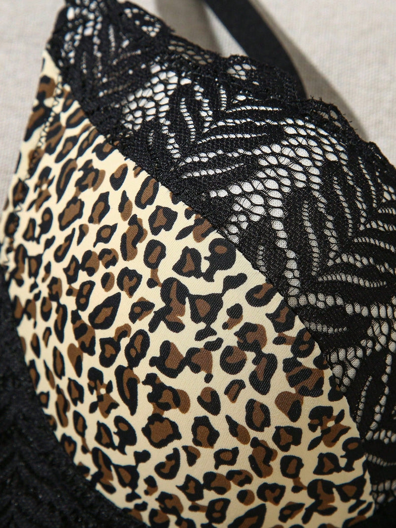 Ropa interior de mujer con estampado de leopardo, encaje en contraste y aros para el sosten