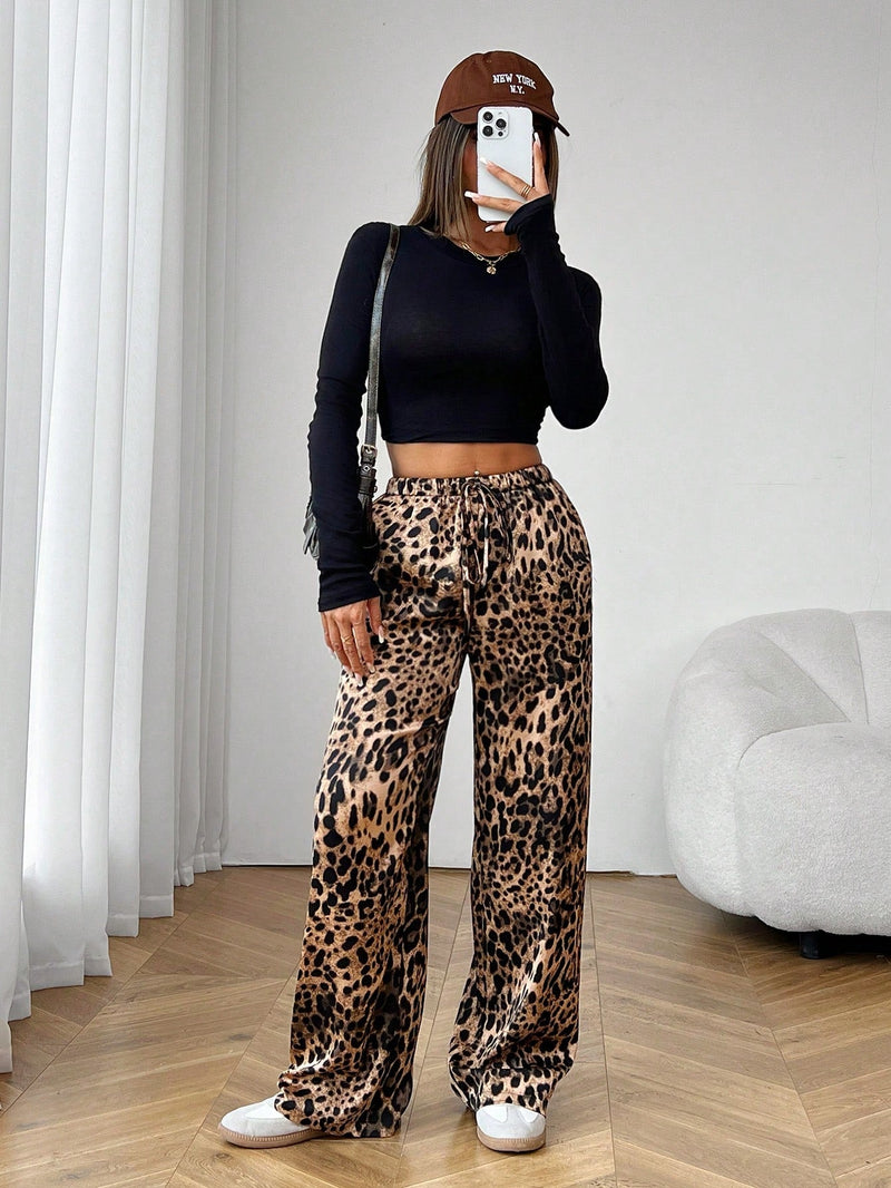 Petite pantalones casuales de estilo callejero de pata ancha de saten tejido con estampado de leopardo