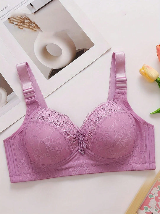 Sujetador de encaje de lujo de 3 piezas sin aros con pechos cerrados lateralmente y pechos grandes con ropa interior de plastico menor.
