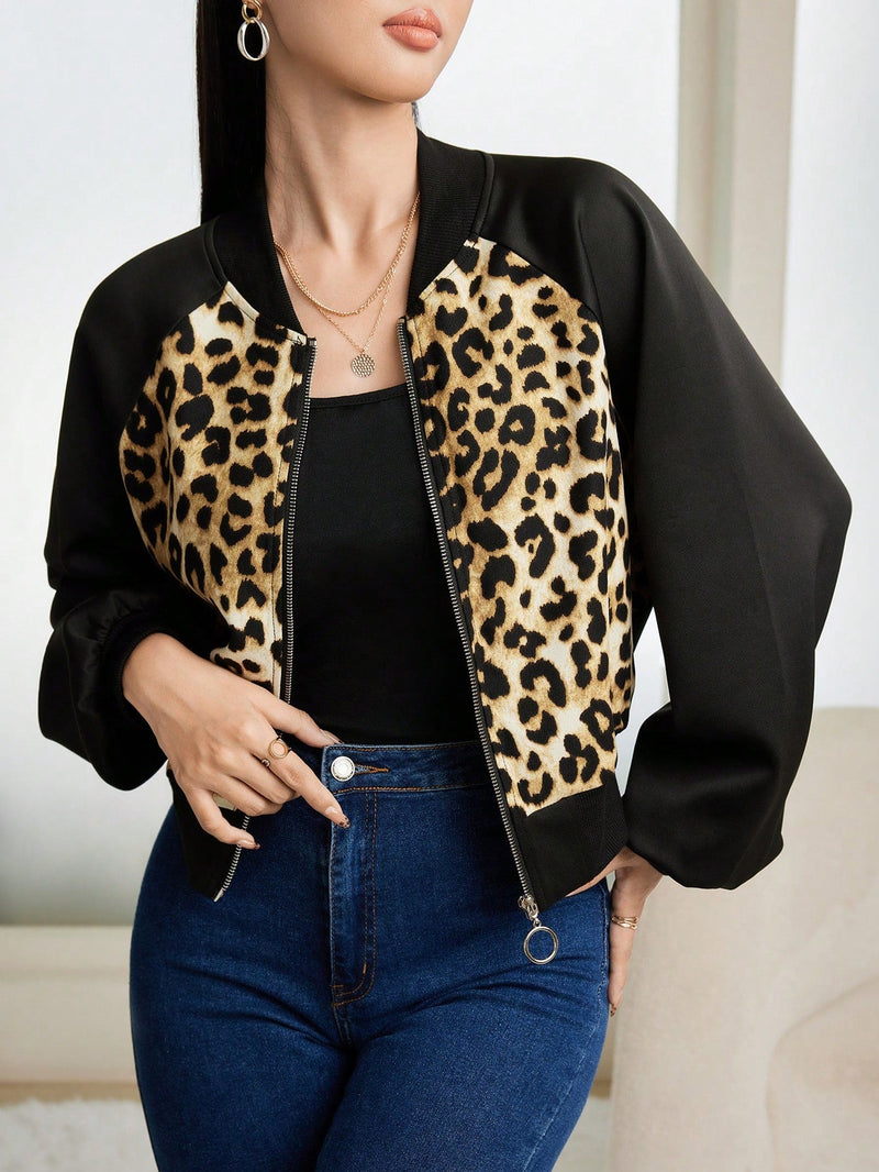 Mulvari chaqueta bomber con cuello redondo, cierre de cremallera metalico y estampado de leopardo de moda