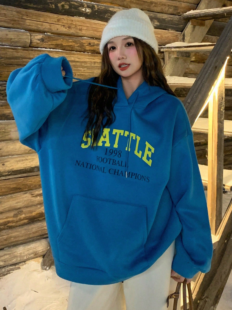 Dazy sudadera casual de mujer con bolsillo tipo kanguro y grafico de letras, sudadera con capucha azul