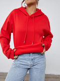 Sudadera con capucha, cordon y estampado grafico "feliz navidad" de moda minimalista en color rojo festivo para mujer, calida para otono/invierno