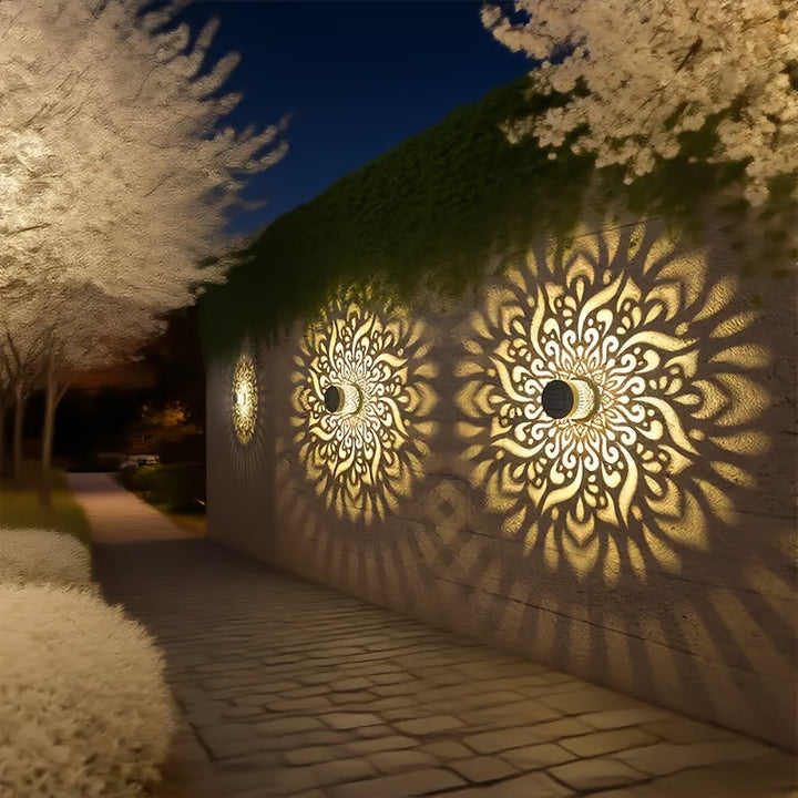 2 paquetes de luces solares para vallas con diseño hueco - Luces de pared IP65 para exteriores para jardín, patio y escaleras, paneles solares LED con carcasa negra, montaje semienterrado, control de sensor de luz, batería, luces solares para vallas para