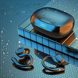 {"translated_text": "Auriculares inalámbricos con micrófono de alta definición, estuche de carga con pantalla LED, sincronización automática y larga vida útil de la batería, cómodos tapones para el oído para deportes, ciclismo, conducción y uso diario."}